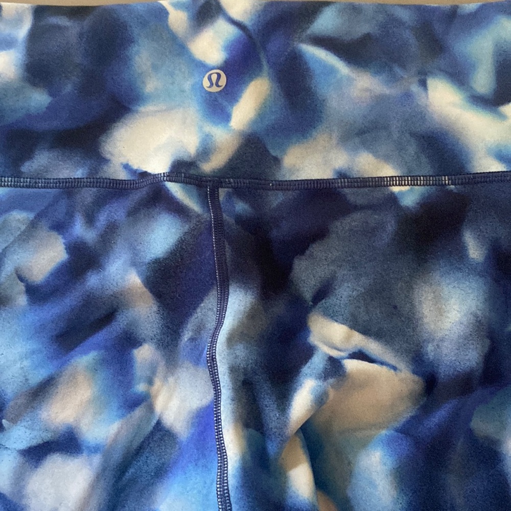 Lululemon Wunder Under blue tie dye leggings